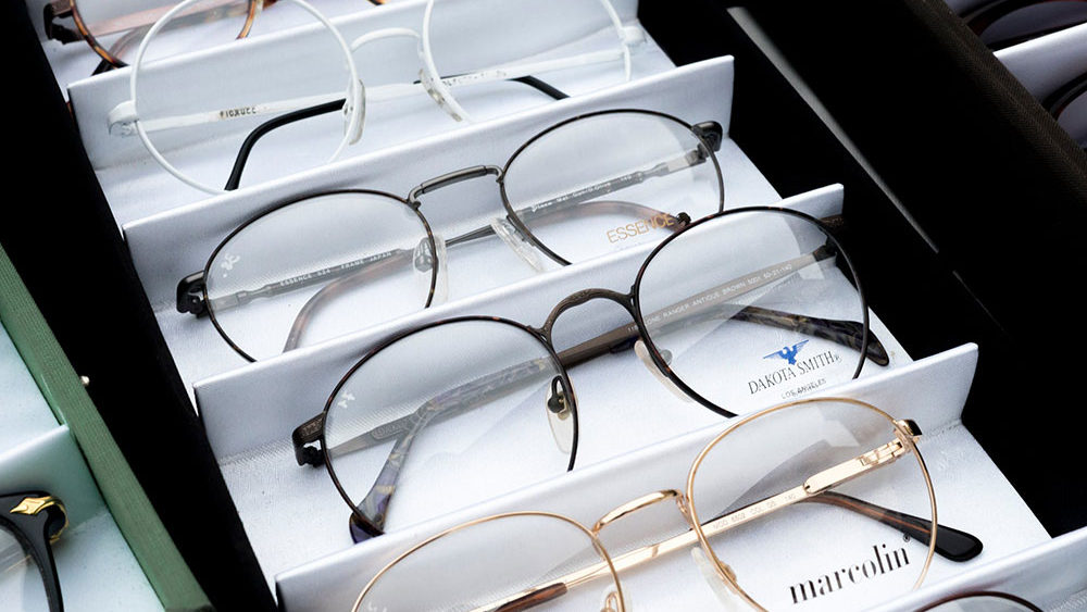 Eyeglasses in a box: a collection of stylish frames for all. Get your Wholesale Optical Frames here!